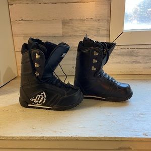 World industries snowboard boots boys mens size 6